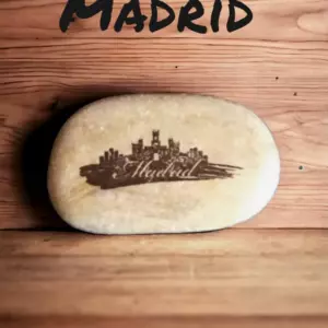 Магнит на холодильник МАДРИД Испания, морская галька 4-5 см. Магнит на холодильник МАДРИД Испания, морская галька 4-5 см.